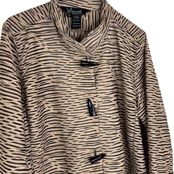 Vincente Shawl Shrug XL Brown Black Striped Textured Toggle Front 100% Polyester - Picture 10 of 13